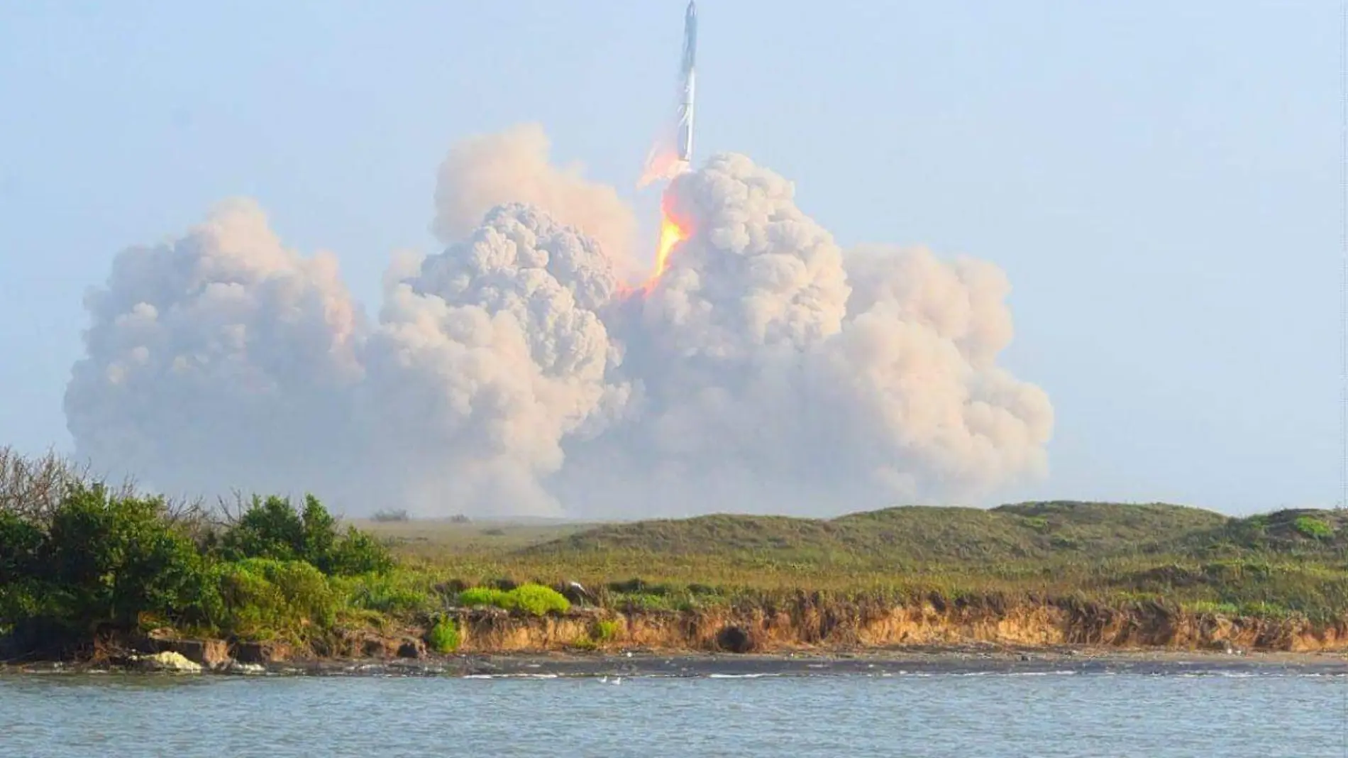 Starship explota luego de lanzamiento prueba